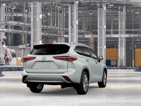 New 2026 Toyota Highlander Platinum image 9