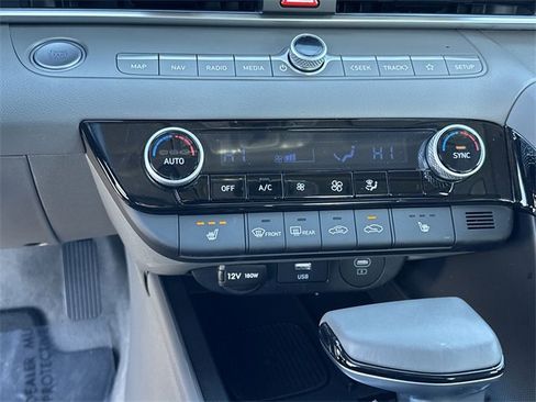 Certified 2025 Hyundai Elantra SEL image 30