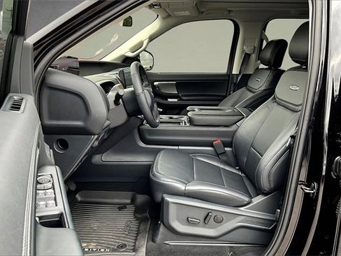 New 2025 Ford Expedition Platinum w/ Driver's Package image 9