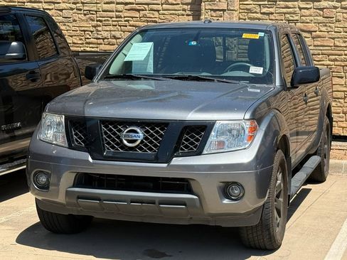Used 2018 Nissan Frontier SV w/ Value Truck Package RWD image 9
