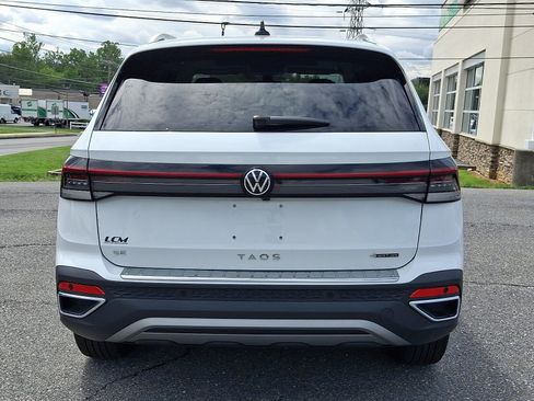 Used 2025 Volkswagen Taos SE AWD/4WD image 5