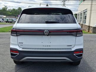 Used 2025 Volkswagen Taos SE AWD/4WD video 5
