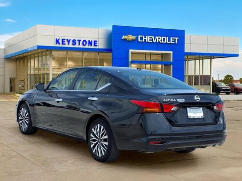 Used 2025 Nissan Altima 2.5 SV FWD image 5
