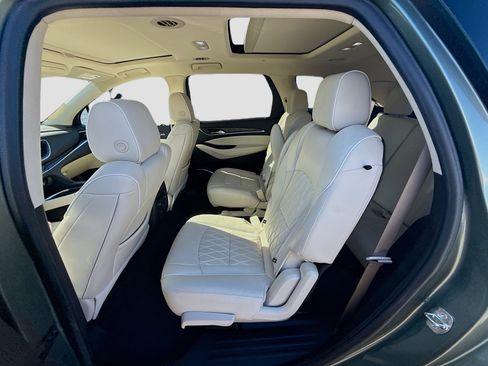 Used 2022 Buick Enclave Avenir w/ Avenir Technology Package image 25