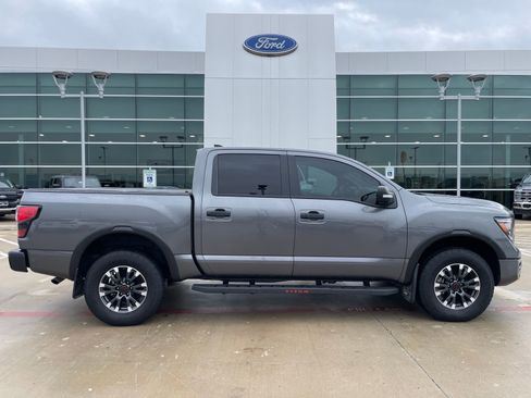 Used 2024 Nissan Titan PRO-4X w/ Pro-4x Convenience Package image 7