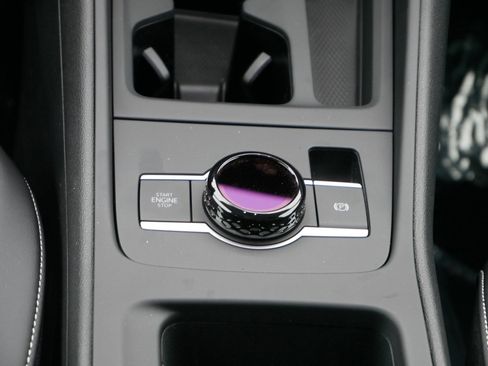 New 2025 Volkswagen Tiguan SE image 8