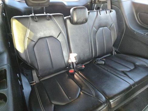 Certified 2025 Chrysler Pacifica Select image 9