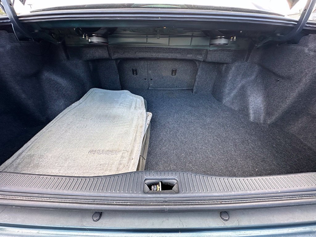 Used 1998 Toyota Camry LE FWD image 27