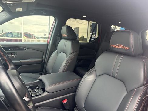 Certified 2025 Honda Pilot TrailSport image 12