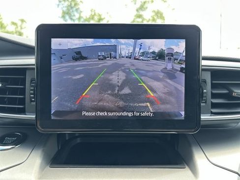 Used 2022 Ford Explorer XLT w/ Equipment Group 202A AWD/4WD image 25