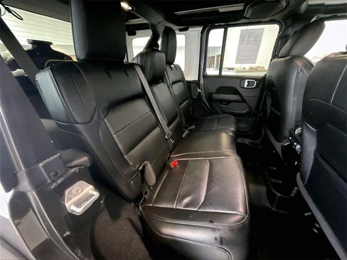 Used 2021 Jeep Wrangler Unlimited Sahara image 16