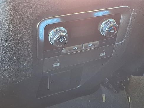 Used 2024 GMC Yukon SLT image 18