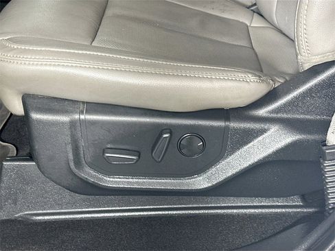 Used 2019 Ford F150 Lariat image 22