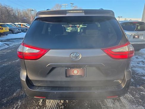 Used 2015 Toyota Sienna L image 25