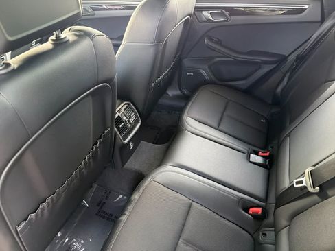 Certified 2023 Porsche Macan AWD/4WD image 13