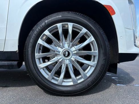 Used 2021 Cadillac Escalade ESV Premium Luxury image 17