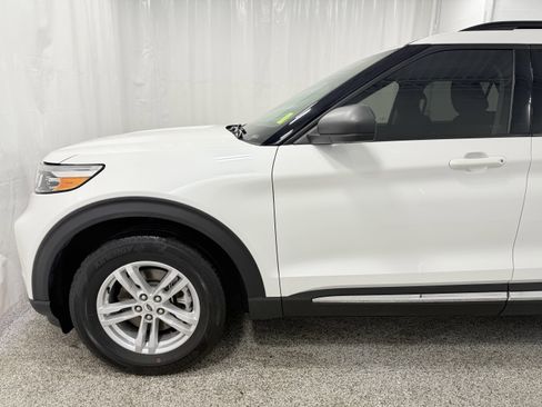 Used 2020 Ford Explorer XLT w/ Comfort Package image 4