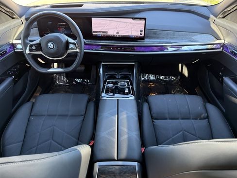 Used 2025 BMW i7 eDrive50 image 31