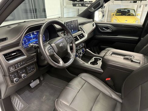 Used 2022 Chevrolet Suburban RST w/ Luxury Package AWD/4WD image 13