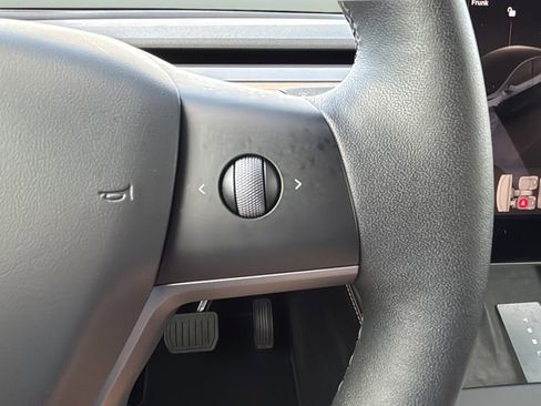 Used 2025 Tesla Model Y Long Range AWD/4WD image 22