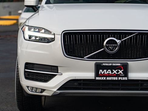 Used 2017 Volvo XC90 T6 Momentum w/ Vision Package image 5