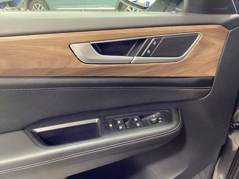 Certified 2024 Volkswagen Atlas SE image 16