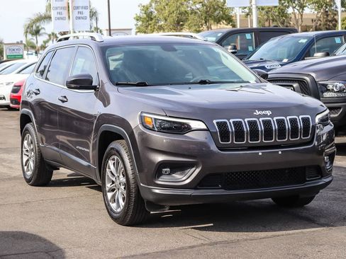 Used 2019 Jeep Cherokee Latitude Plus FWD image 3
