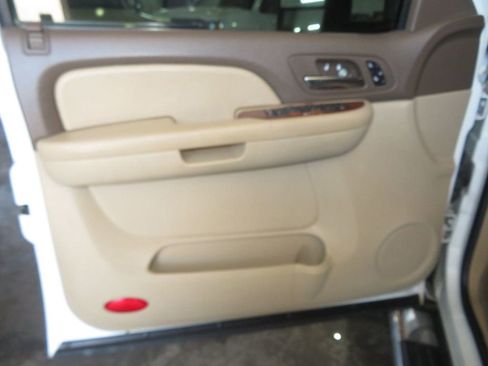 Used 2008 GMC Sierra 2500 SLT w/ EZ-Lift Tailgate Package RWD image 19