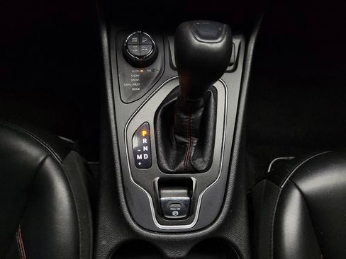 Used 2019 Jeep Cherokee Trailhawk image 26