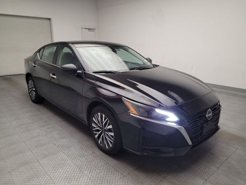 Used 2024 Nissan Altima 2.5 SV AWD/4WD image 13