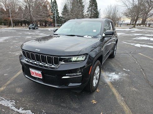 Used 2023 Jeep Grand Cherokee Limited image 2