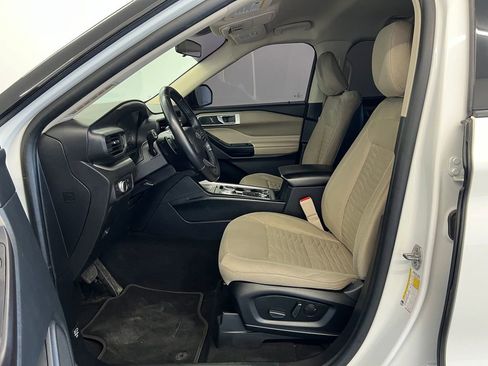 Used 2020 Ford Explorer XLT image 4