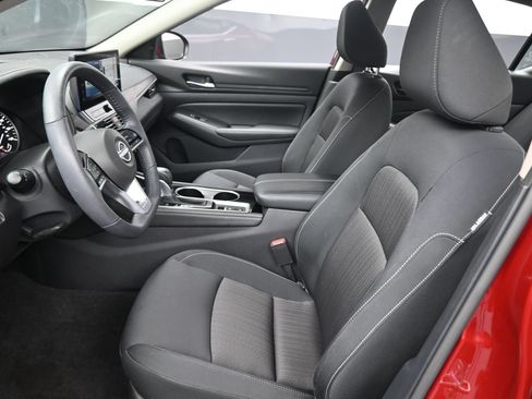 Certified 2024 Nissan Altima 2.5 SV w/ SV Premium Package FWD image 9