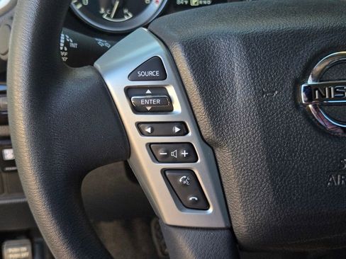 Used 2018 Nissan Titan SV image 22