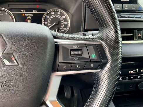Used 2024 Mitsubishi Outlander SE FWD image 24