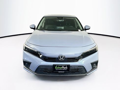 Used 2022 Honda Civic Touring image 2
