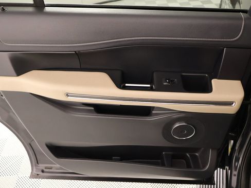 Used 2024 Ford Expedition Max XLT image 19