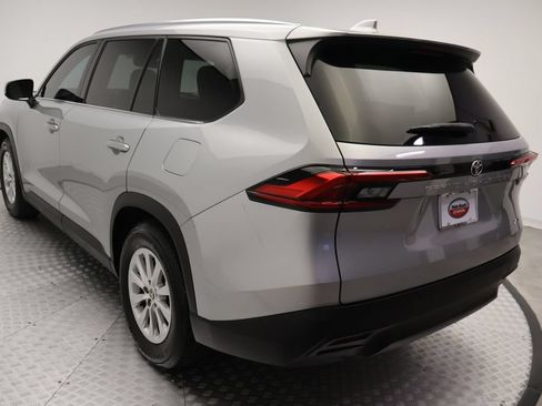 Certified 2024 Toyota Grand Highlander FWD image 11