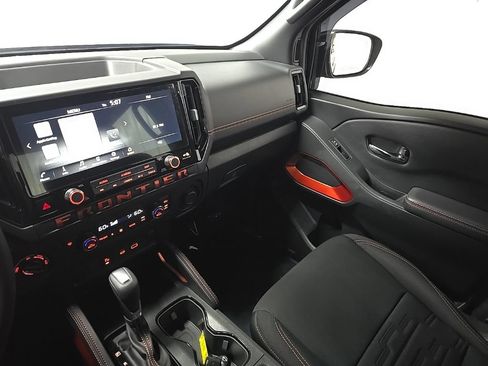 Used 2025 Nissan Frontier PRO-4X AWD/4WD image 26