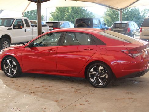 Used 2023 Hyundai Elantra SEL w/ Convenience Package image 7