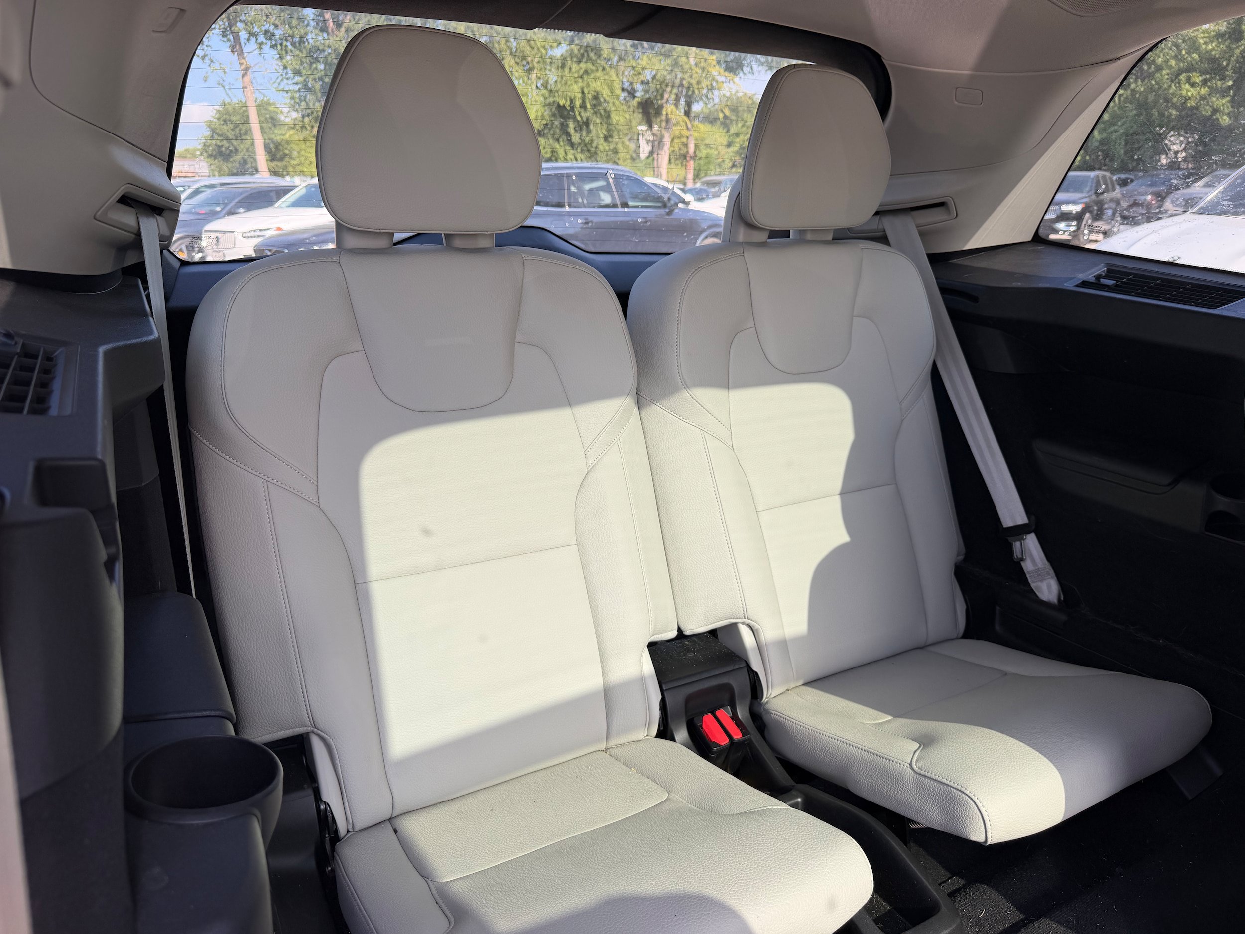 Certified 2025 Volvo XC90 T8 Plus w/ Protection Package AWD/4WD image 11