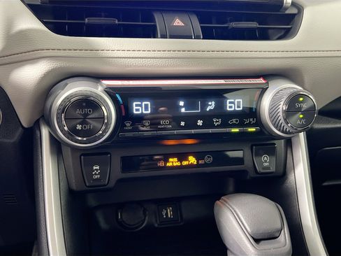 Used 2025 Toyota RAV4 XLE w/ Convenience Package FWD image 27