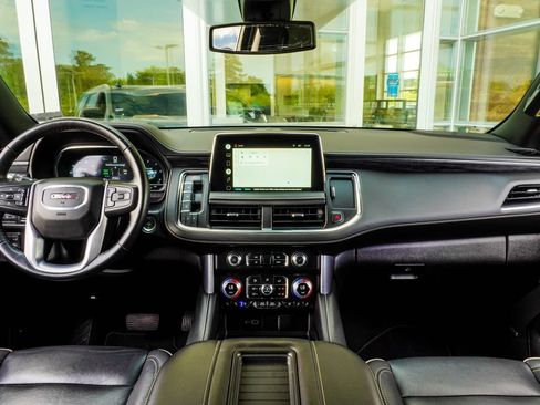 Used 2022 GMC Yukon SLT w/ SLT Premium Package AWD/4WD image 5