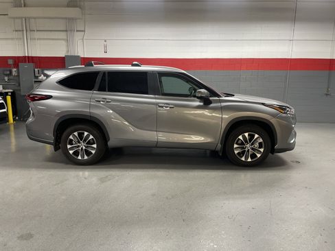 Used 2026 Toyota Highlander XLE image 37