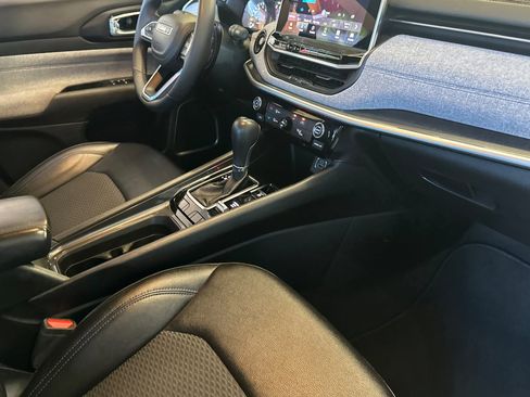 Used 2024 Jeep Compass Latitude image 17