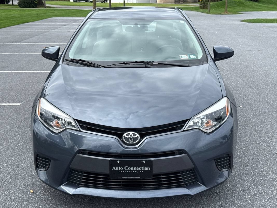 Used 2015 Toyota Corolla LE FWD image 2