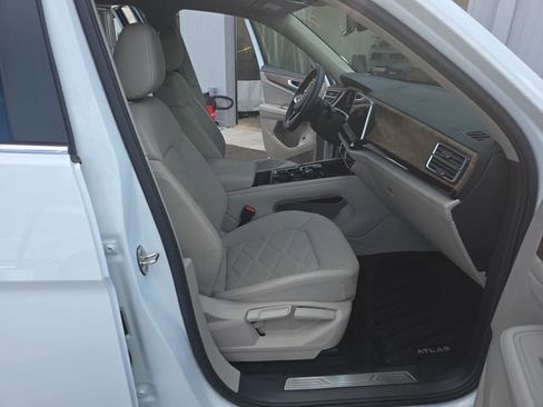 Used 2024 Volkswagen Atlas SE w/ Panoramic Sunroof Package FWD image 20