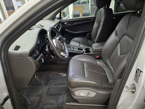 Used 2021 Porsche Macan S image 16