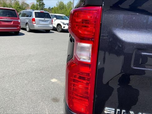 Used 2024 Chevrolet Silverado 1500 LT AWD/4WD image 31