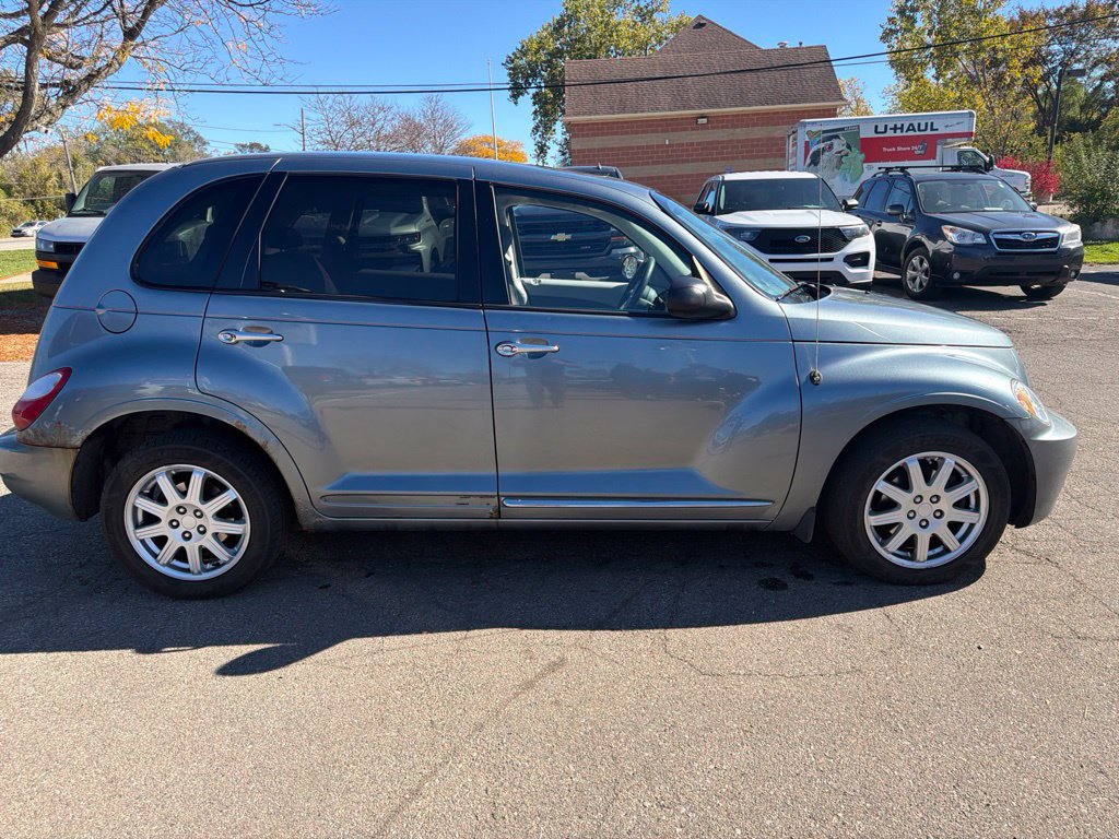 Used 2010 Chrysler PT Cruiser w/ Convenience Group FWD image 4